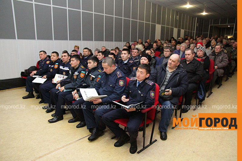 В Уральске дачников познакомили с участковыми