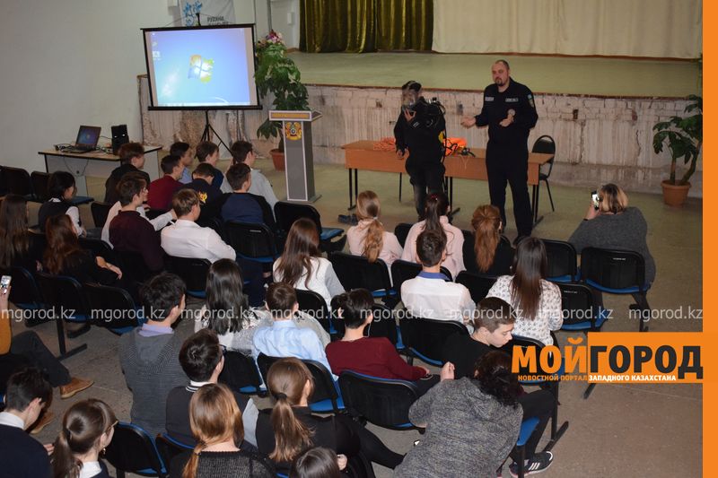 Спасатели учат школьников ЗКО безопасности