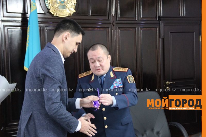 Квартиру и крупную сумму денег получил пострадавший от теракта в Актобе полицейский