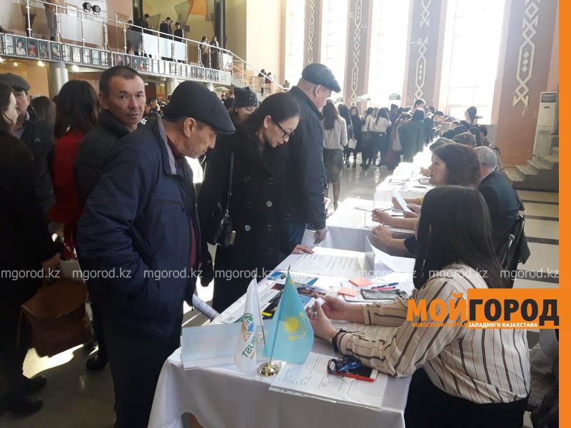 Сотни уральцев пришли на ярмарку вакансий