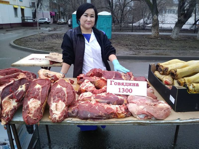 Продукты по сниженным ценам продавались на ярмарке в Уральске