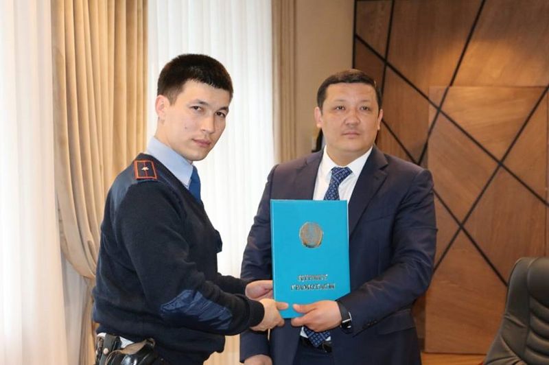 Однодневный заработок перечислят работники акимата семье погибшего полицейского в Атырау