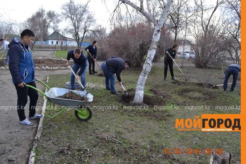 Весь личный состав ДУИС вышел на субботник в Уральске
