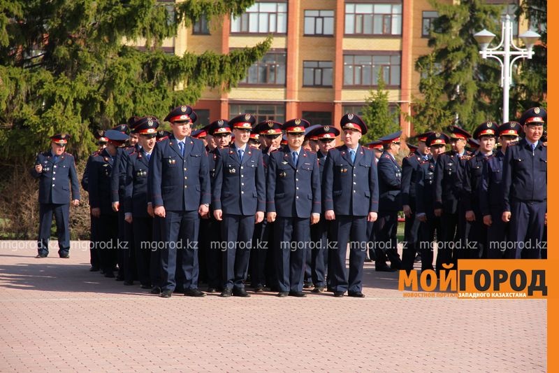 Форменную одежду полицейских проверили в Уральске