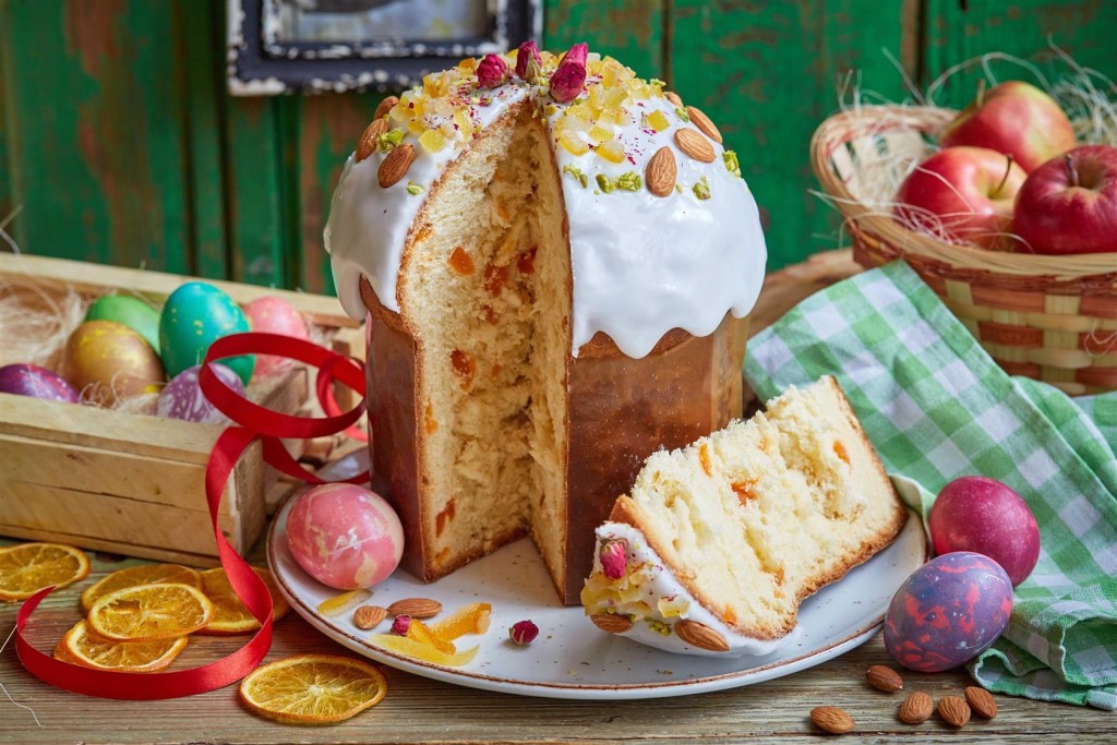  «Пьяная» вишня в сочном, ароматном куличе 