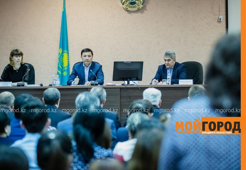 Аким ЗКО встретился с медработниками области
