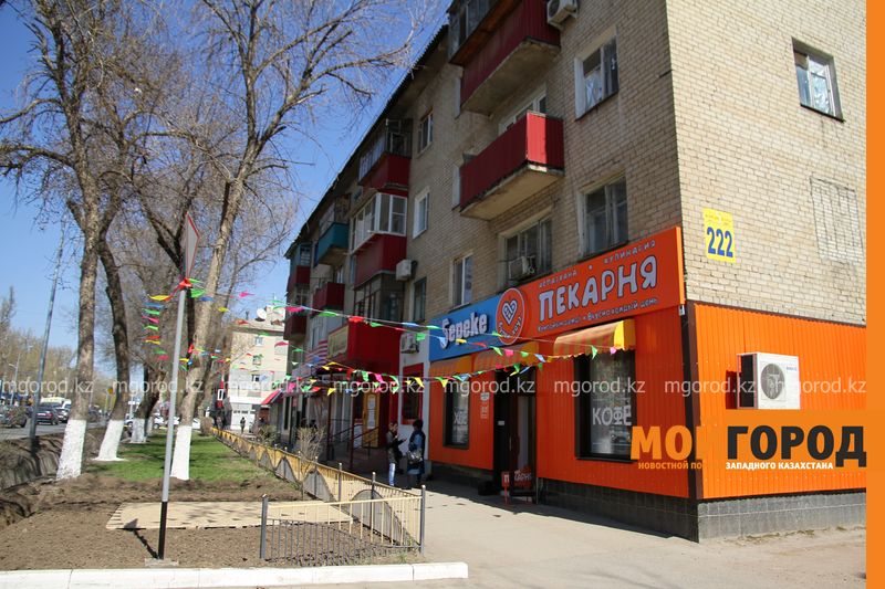 На гарь и запах прожженного масла из пекарни пожаловались жители многоэтажки в Уральске