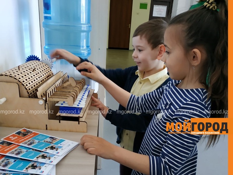 Устройство для определения цвета и звука для людей с нарушениями изобрели юные атыраусцы