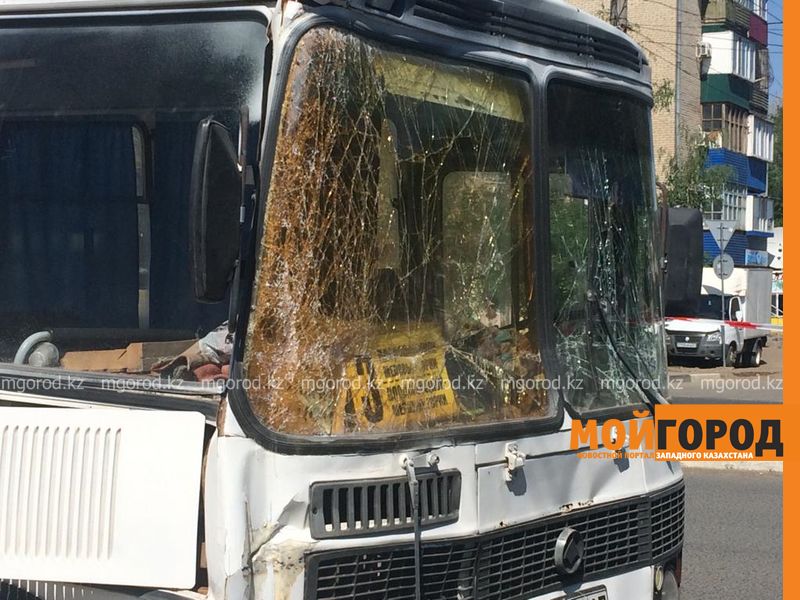 В Уральске столкнулись два пассажирских автобуса, есть пострадавшие (фото)