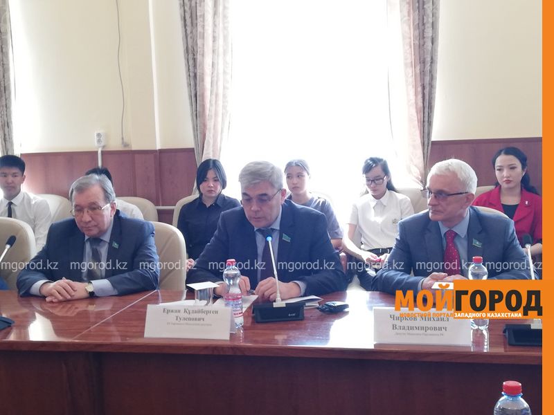 Мажилисмены встретились со студентами в ЗКО