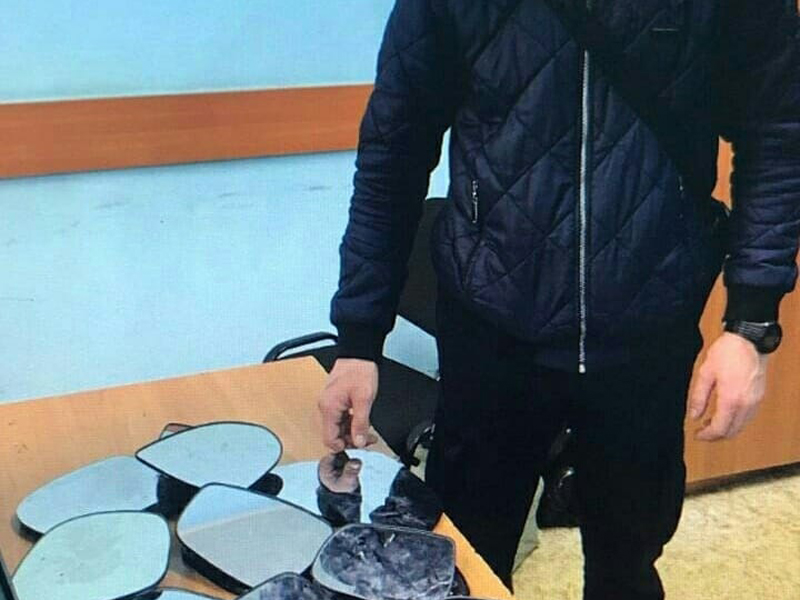 Девять краж боковых зеркал с иномарок за ночь совершил житель Уральска