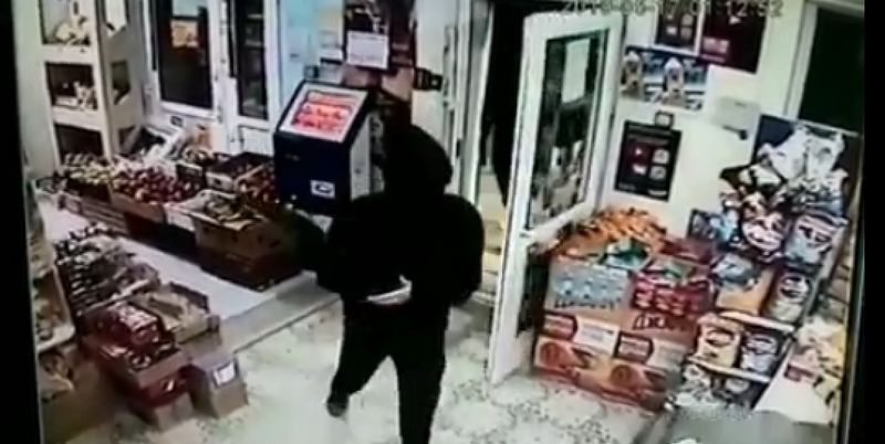 Вооруженное ограбление в Жанаозене попало на видео (видео)