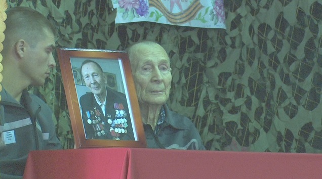 Ветеран в слезах. В колонии Костаная поздравляли 93-летнего осужденного фронтовика