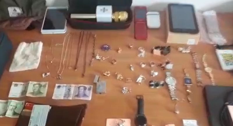 Бриллианты, гаджеты и стройматериалы: в Атырау задержали воров-домушников