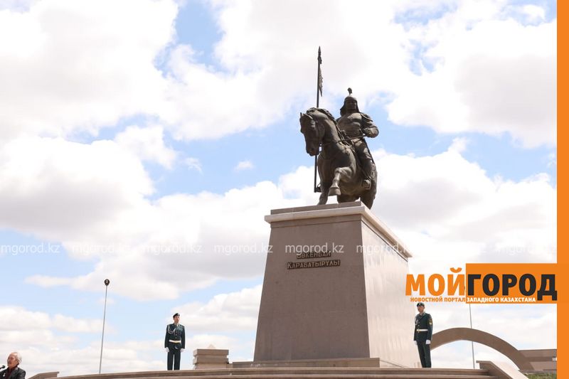 В Актобе открыли памятник Бокенбай батыру