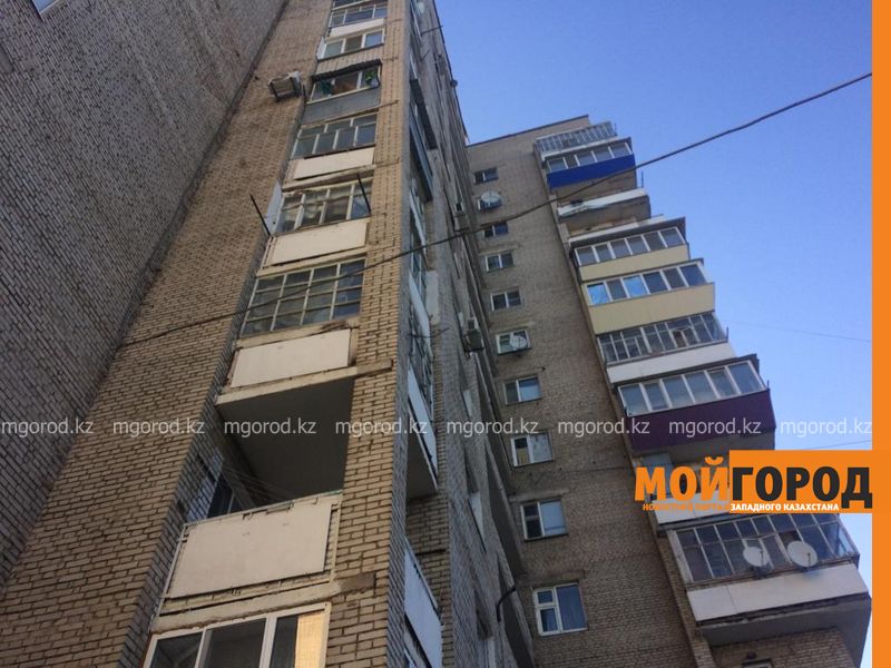 В Уральске горел балкон в квартире многоэтажки