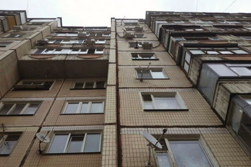 В Актобе с 5 этажа выбросился чернобылец
