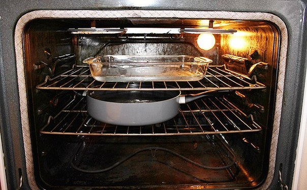 Быстро и без особых усилий чистим решетку для духовки
