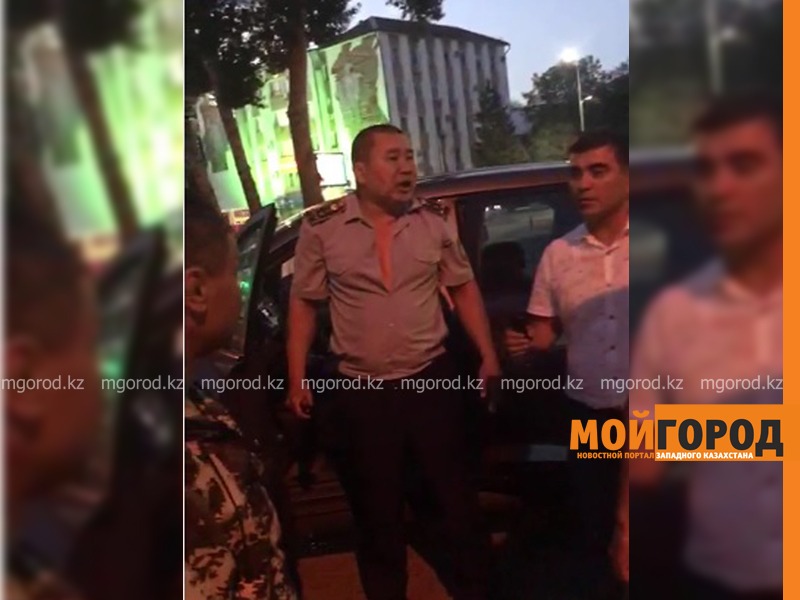 В Уральске полицейских уволили за драку с ножом