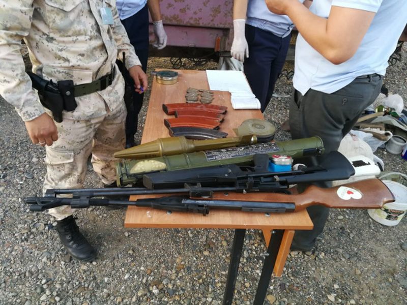 Вооруженного «до зубов» казахстанца задержали на границе с Россией
