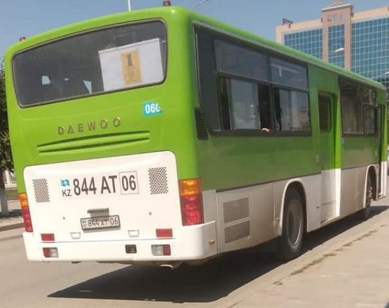 Жители Атырау возмущены постоянными проблемами с валидаторами в автобусах