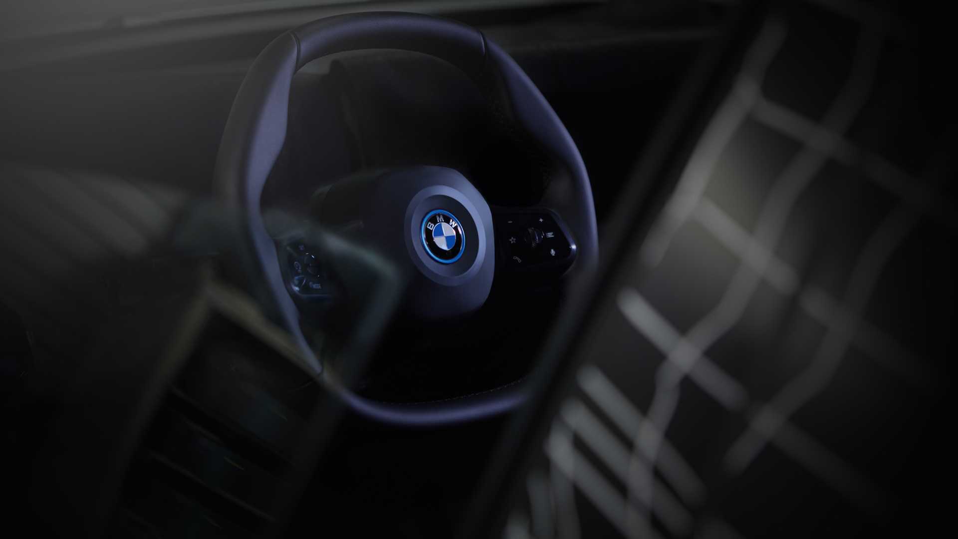 На новый BMW поставят руль странной формы (фото)