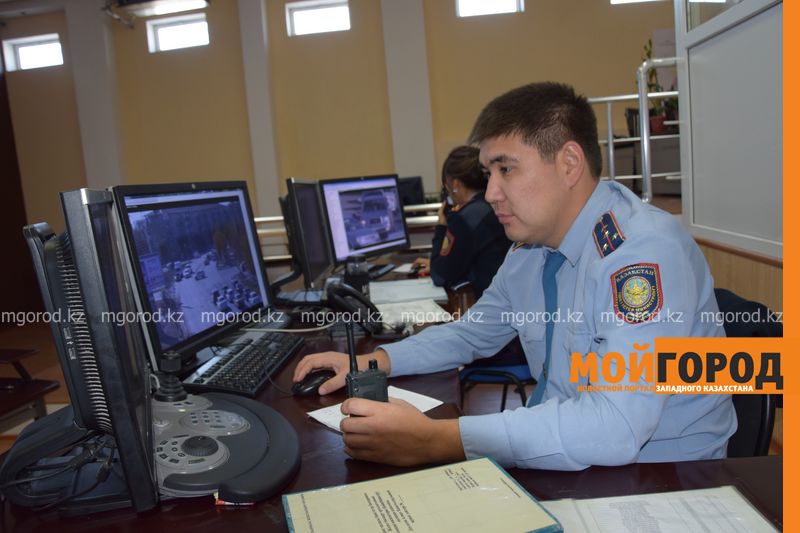 Полицейские Атырау вернули женщине утерянную сумку с документами