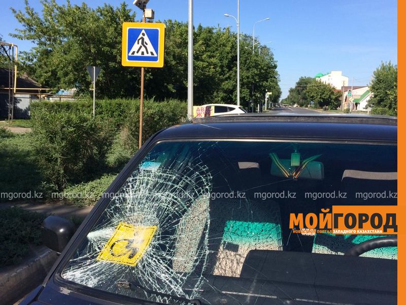 Двоих пешеходов сбили в Уральске