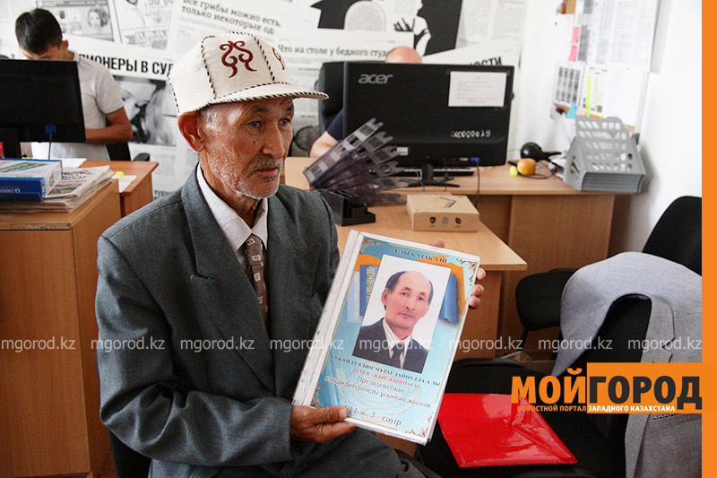 Окончивший вуз в 69 лет пенсионер из Уральска просит 300 тысяч тенге для публикации собственной книги