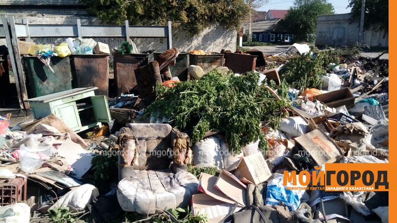 В Уральске водителя оштрафовали за выброшенный мусор