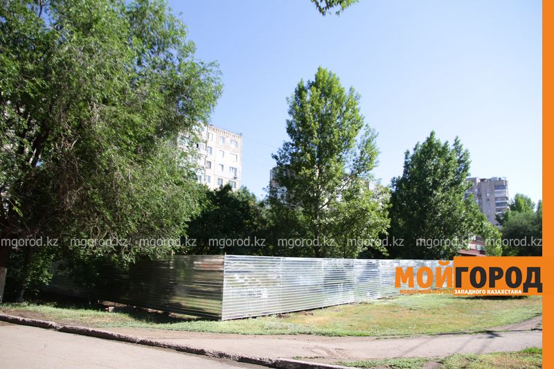 Жители Уральска возмущены стройкой кафе под окнами многоэтажки
