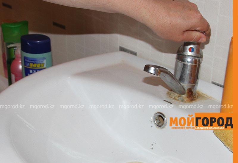 Из-за спада уровня воды в Урале микрорайоны и центр Уральска остались без водоснабжения