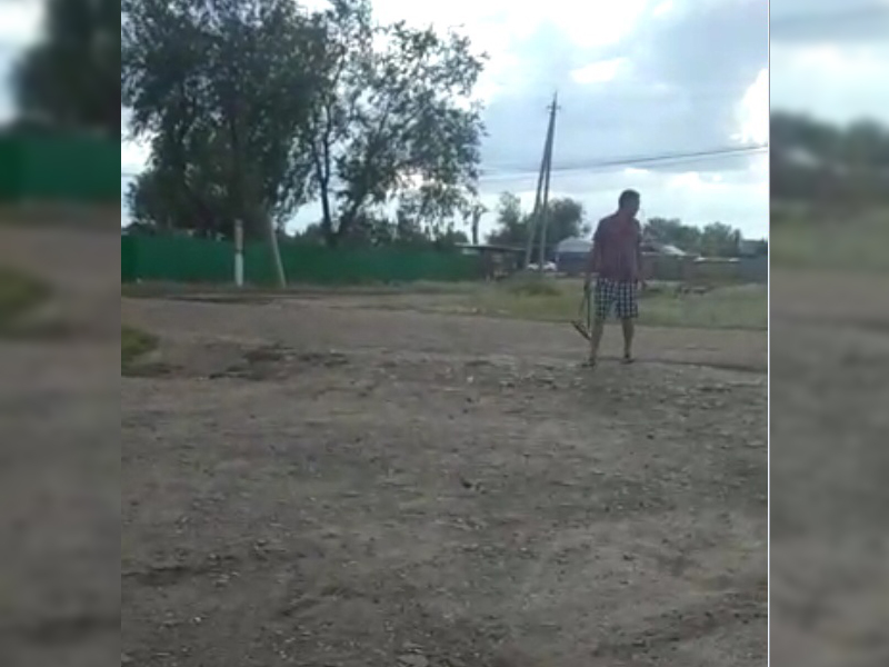Сельчане ЗКО сняли на видео мужчин с оружием (видео)