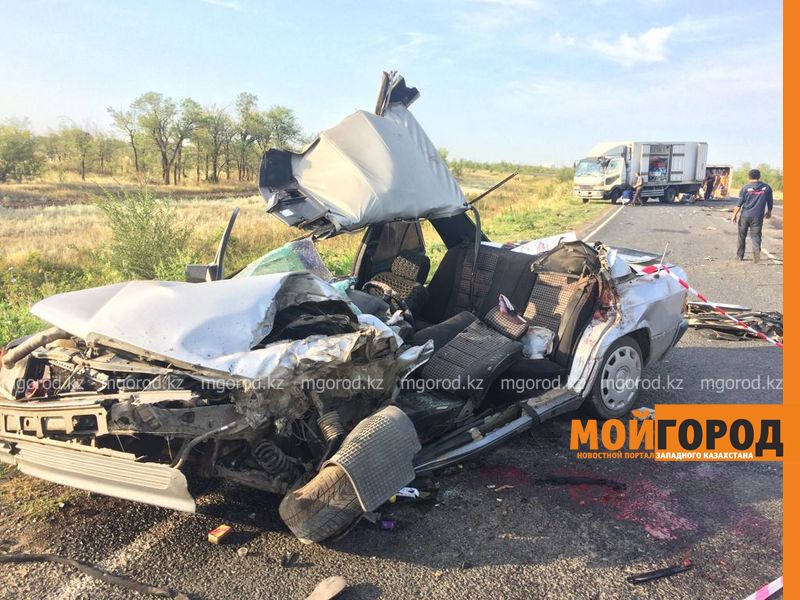 В страшной аварии на автодороге Уральск-Атырау погиб мужчина (фото)