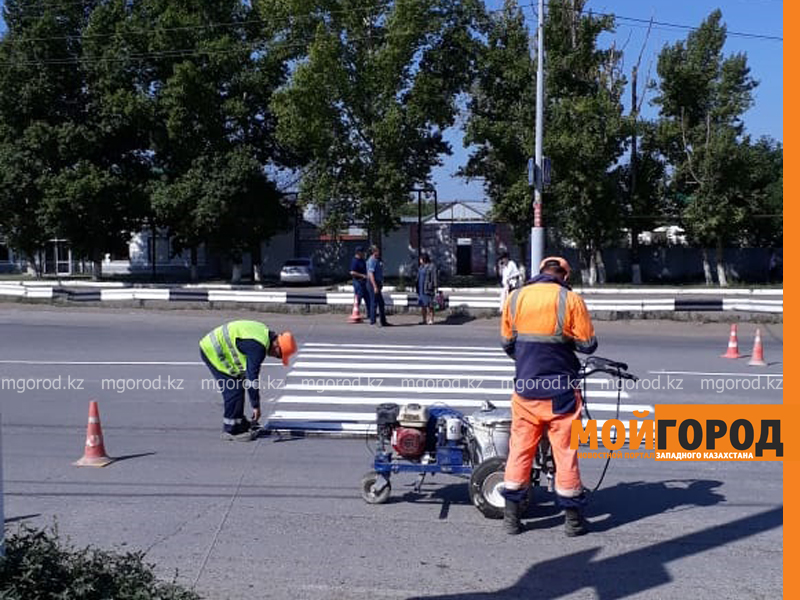 В Уральске в районе Нефтебазы установили пешеходный переход