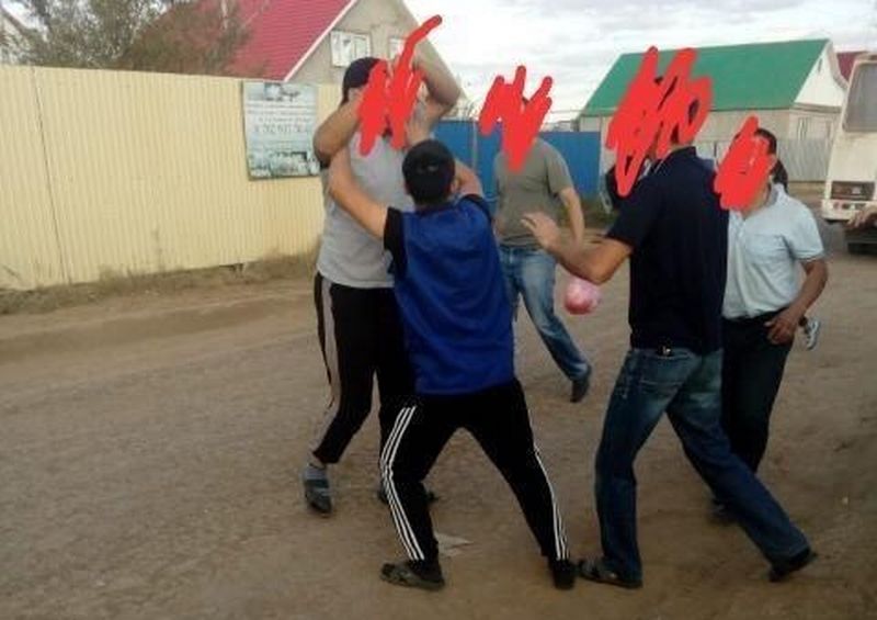 Водителя автобуса уволили после конфликта с пассажирами в Уральске (фото, видео)