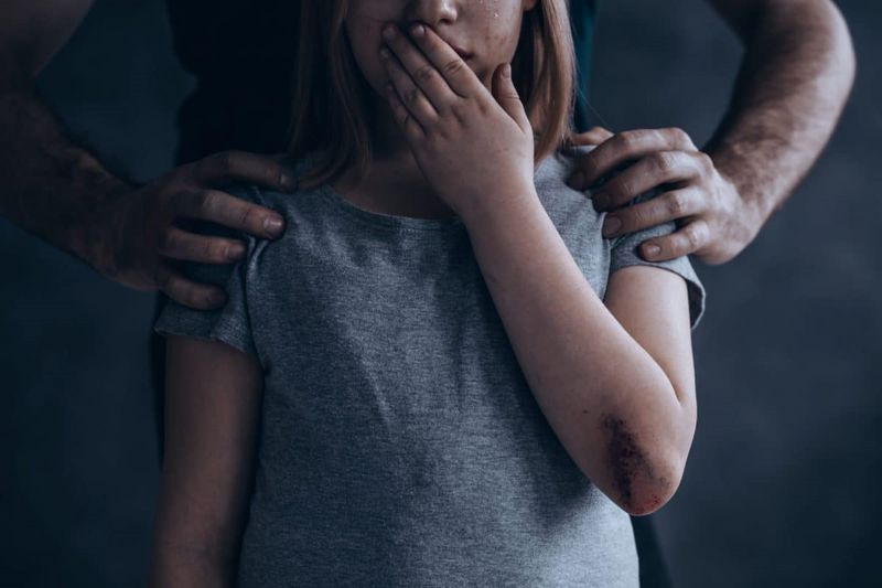 В Атырауской области 13-летняя девочка забеременела от приемного отца