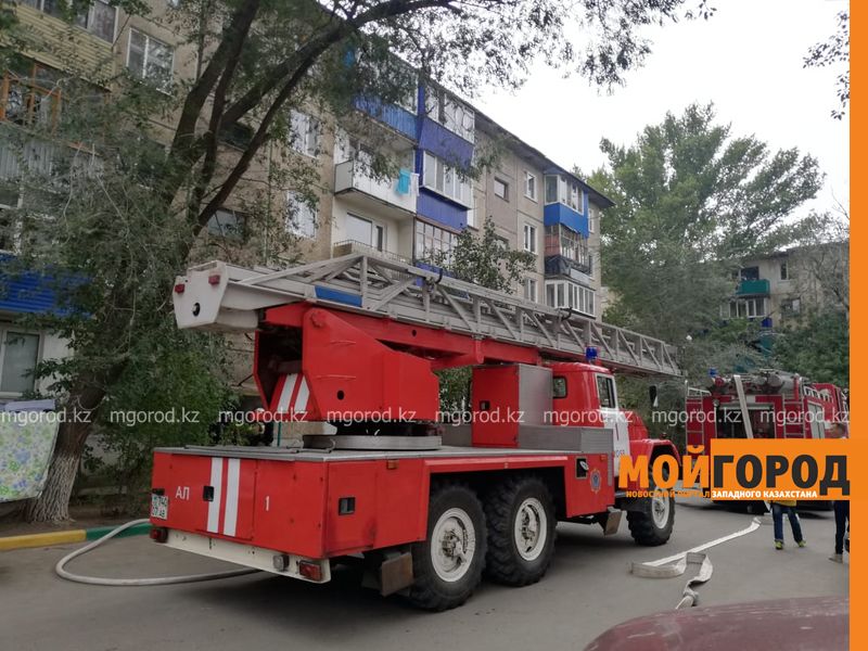 50 жителей многоэтажки эвакуировали из-за пожара в Уральске