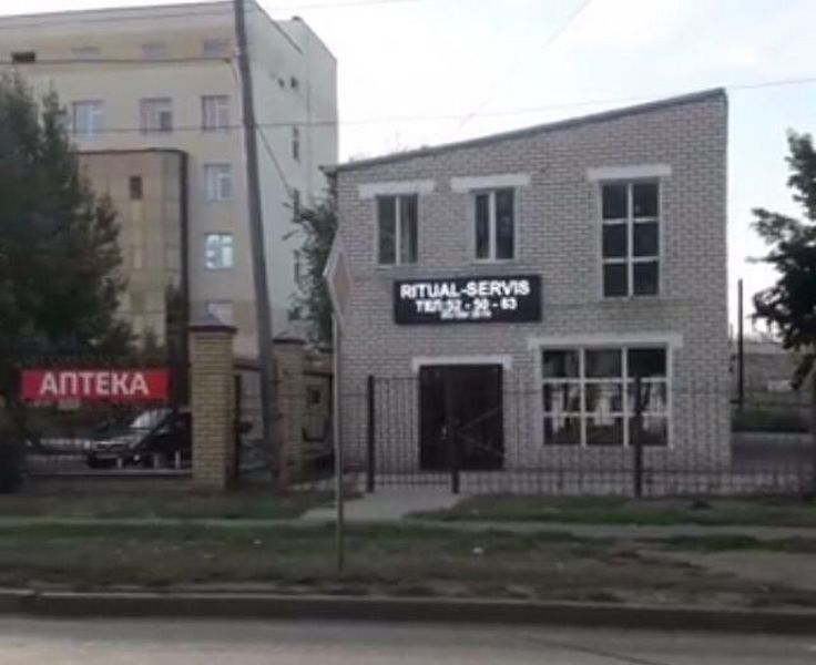 Салон ритуальных услуг возле онкодиспансера возмутил жителей Уральска (видео)