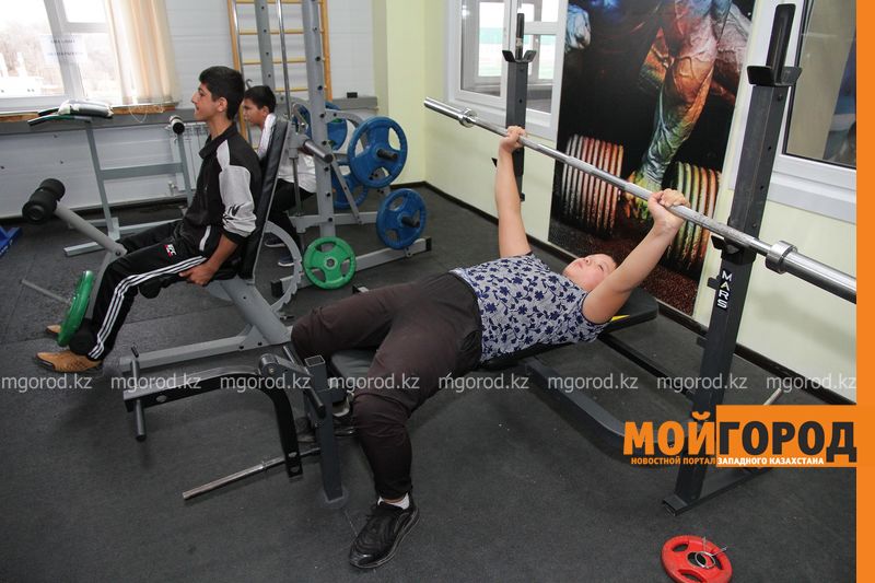 Спорткомплекс с бассейном и с футбольным залом открылся в Атырау