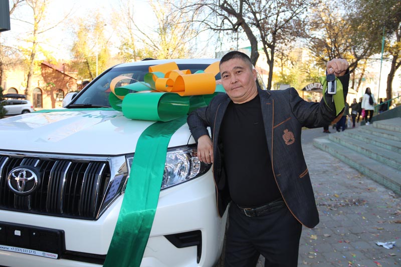 Житель ЗКО выиграл внедорожник Toyota Prado