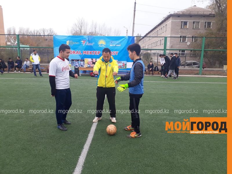 Две школы прошли в финал школьной лиги по футболу в Уральске