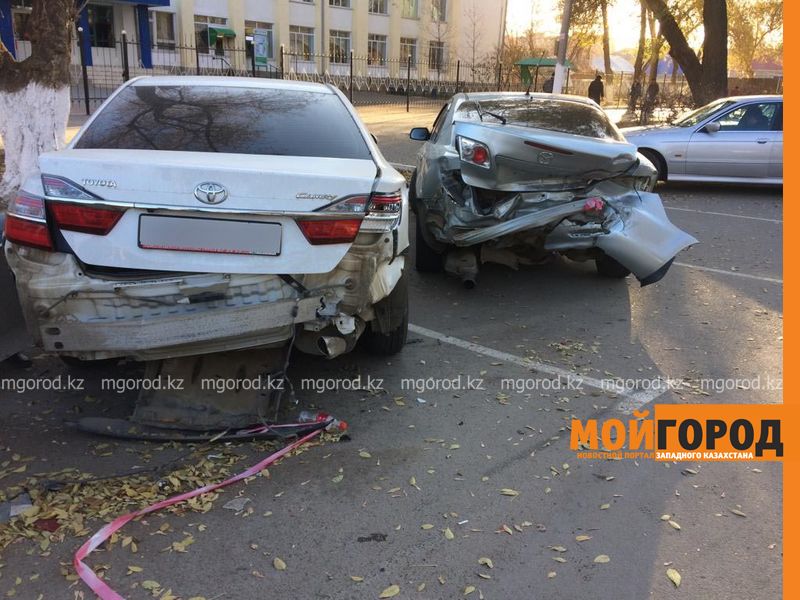 Массовое ДТП с участием семи машин произошло в Уральске (фото)