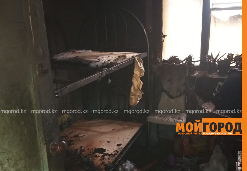 40 жителей пятиэтажки эвакуировали из-за пожара в Уральске