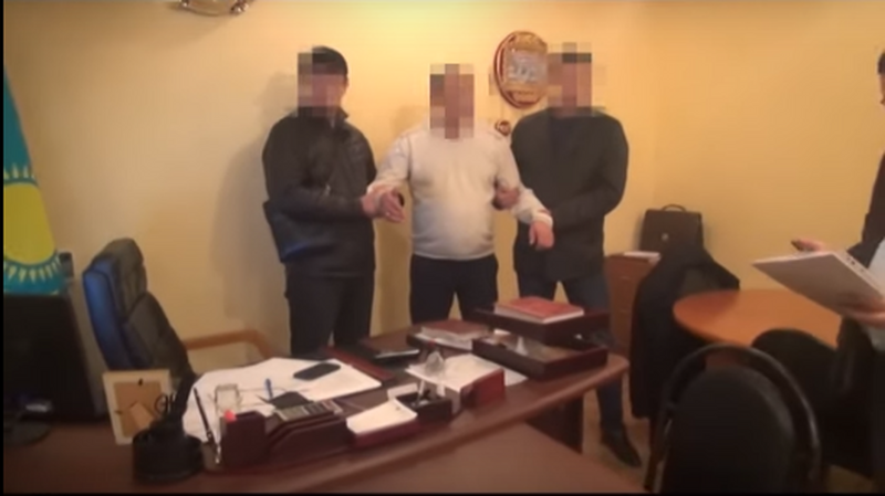 Руководитель отдела образования в ЗКО подозревается в получении взятки (видео)