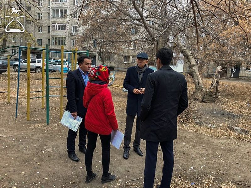 По поручению акима ЗКО депутаты проверили микрорайон Жулдыз