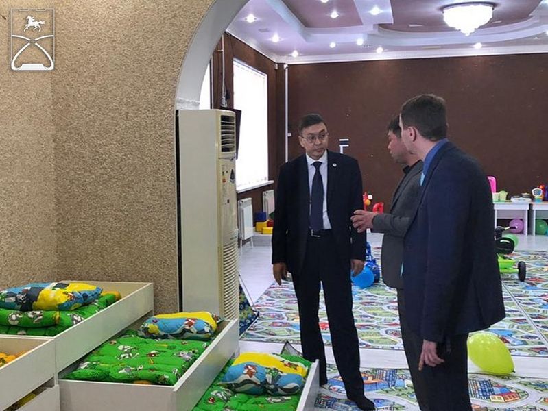 Аким Уральска побывал на открытии частного детского сада в Уральске