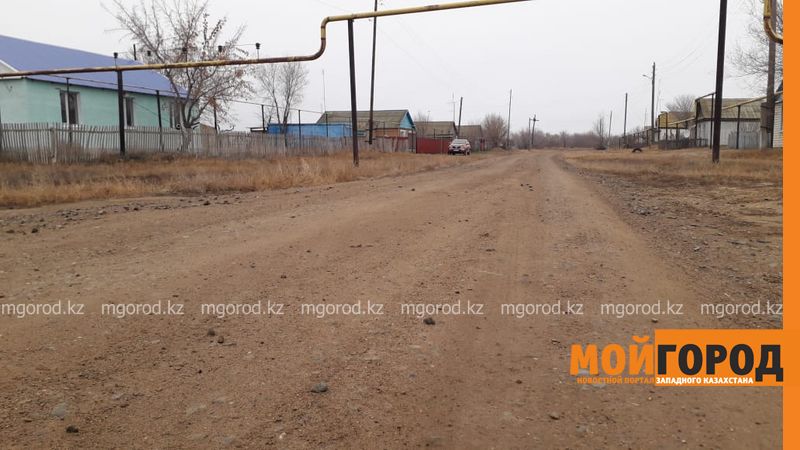 Твердое покрытие сделают к селу Бурлинского района