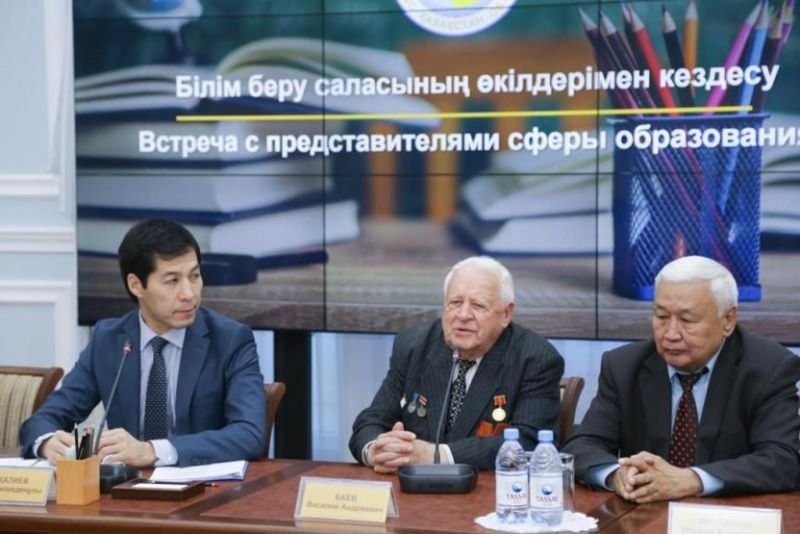 Аким области встретился с работниками образования