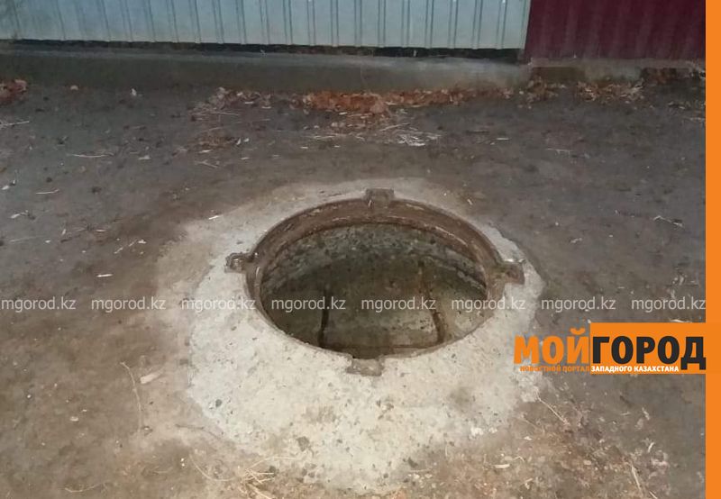 Восемь чугунных крышек украли в Атырау